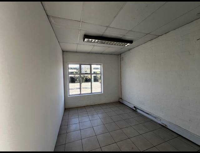 1,600M² WAREHOUSE TO LET IN PAROW EAST